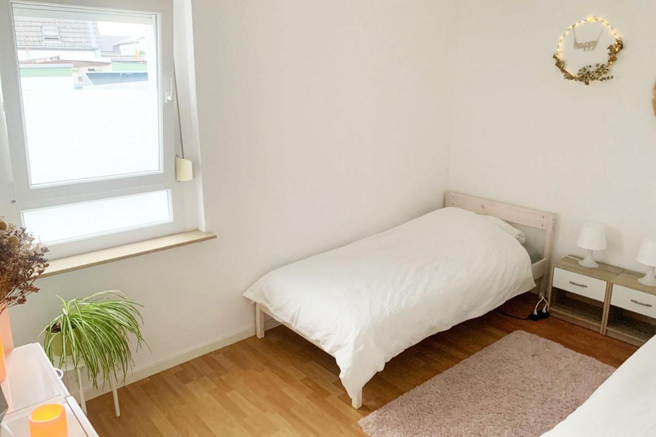 3 Bedroom Apartment In Leverkusen Eksteriør bilde